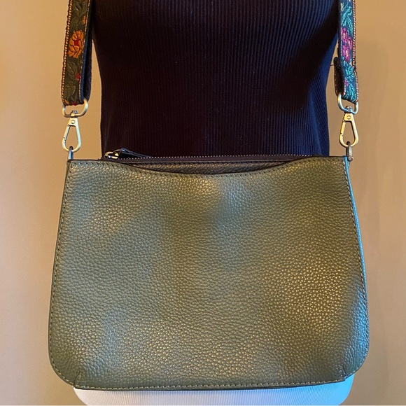 Leather Crossbody Pouch Clutch with Detachable Strap Green & Black - Picture 4 of 15